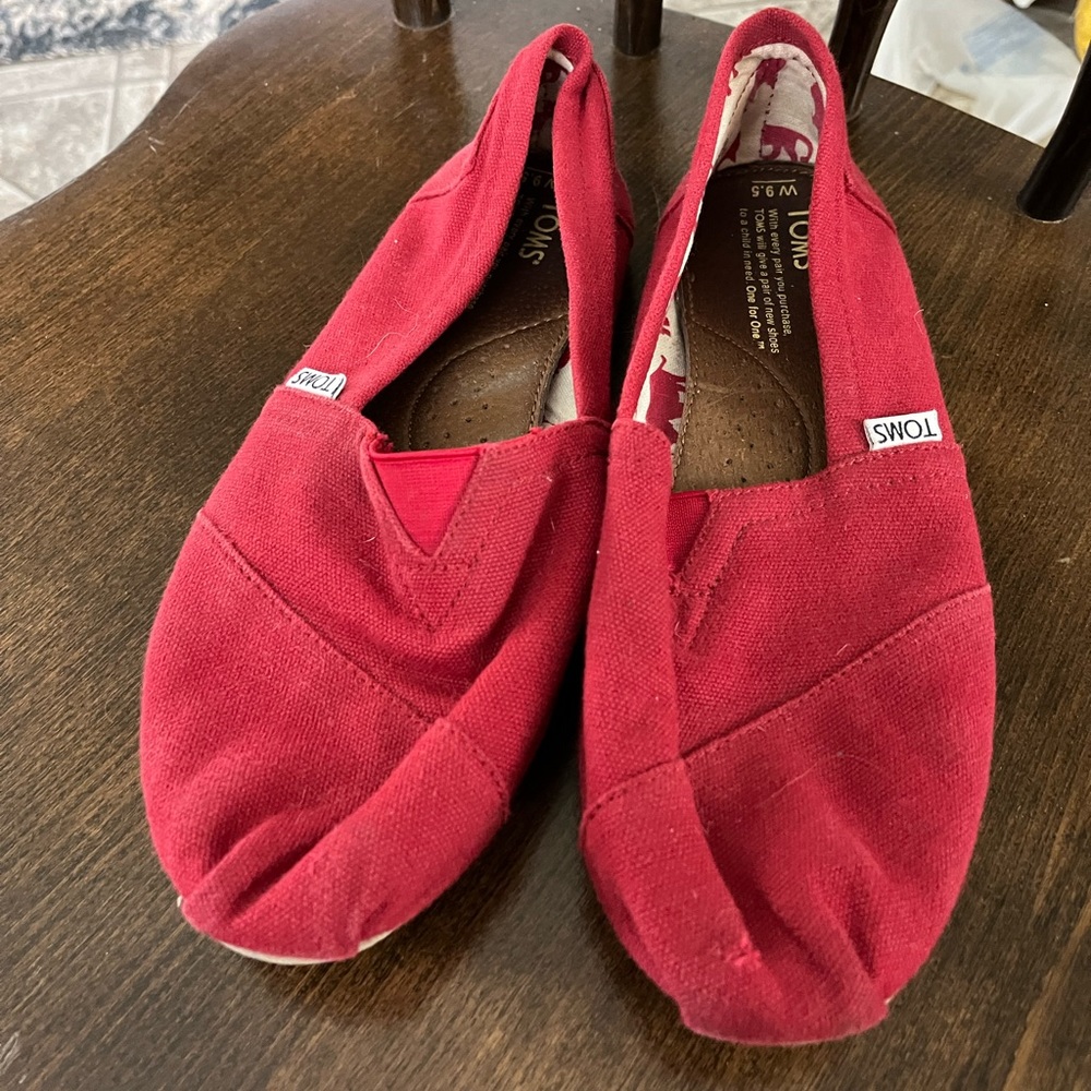 Red Toms shoes!
